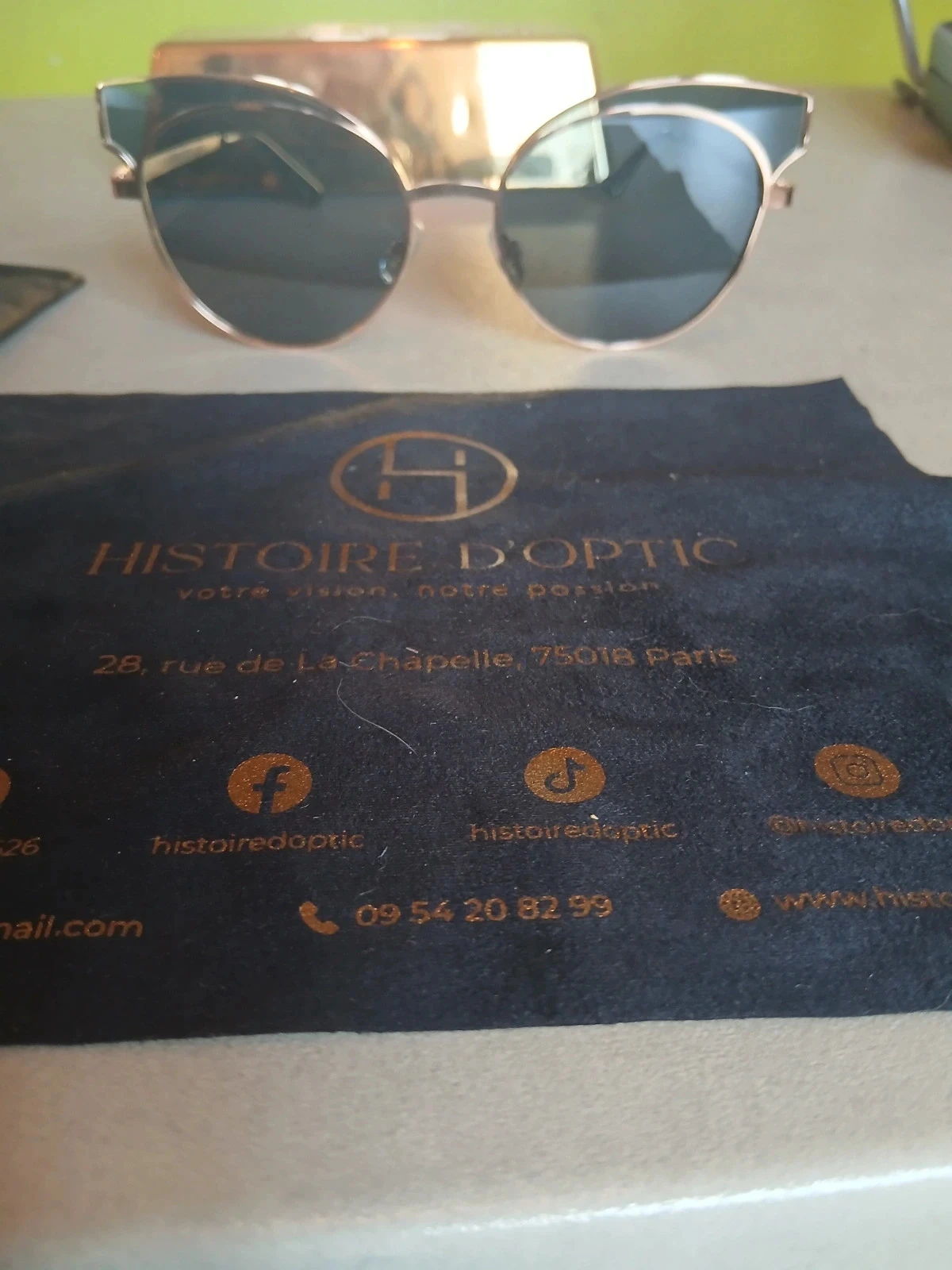 Luxe Sunglasses - Gold & Black Cat-Eye Style – photo 3